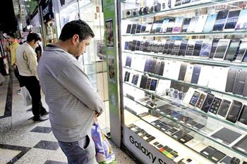 محدودیت واردات تلفن‌های همراه بالاتر از ۶۰۰ دلار رفع شود