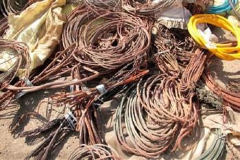 یک تن سیم برق از کارگاه ضایعاتی در کرمان کشف شد