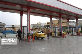 صف بنزین در برخی جایگاه‌های شرق کرمان/مسئولان بارگیری انجام شده است