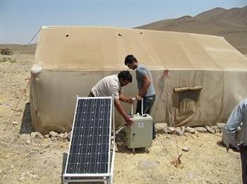 معاون توزیع برق خانوارهای عشایرکرمان از برق خورشیدی بهره‌مند می‌شوند