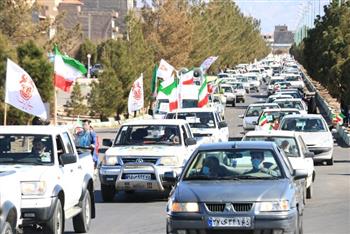 مردم رفسنجان با رژه خودرویی سالروز پیروزی انقلاب اسلامی را گرامی داشتند