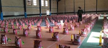 توزیع ۵۰۰ بسته معیشتی و کمک مؤمنانه توسط سپاه و بسیج در بم