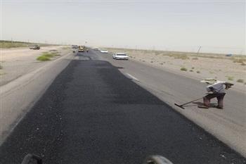 آغاز عملیات بهسازی و روکش آسفالت محور انار- رفسنجان در کریدور شمال - جنوب استان