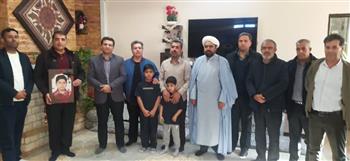 دیدار مدیرعامل شرکت مدیریت تولید برق کرمان با خانواده ی شهید امیرحسین دهدهی