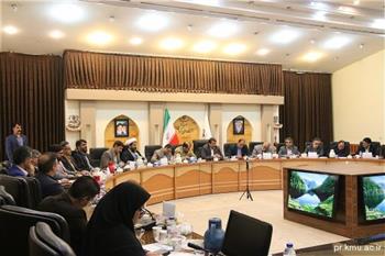 بخش بزرگی از بار بزرگ اندیشهورزی و فراهم کردن زمینههای توسعه به دوش دانشگاهها است