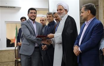 تقدیر رئیس کل دادگستری استان کرمان از مسئول روابط عمومی اداره کل ثبت اسناد و املاک