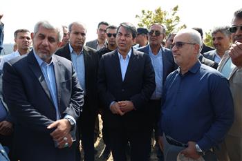 بازدید استاندار کرمان از باغات گردوی شرکت هواپیمایی ماهان در عنبرآباد